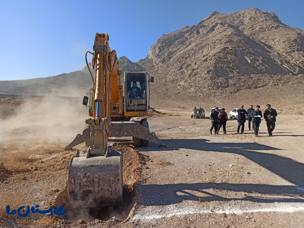 آغاز-عملیات-خاکبرداری-جهت-احداث-مخزن-۲۰۰۰-متر-مکعبی-پساب-بهارستان
